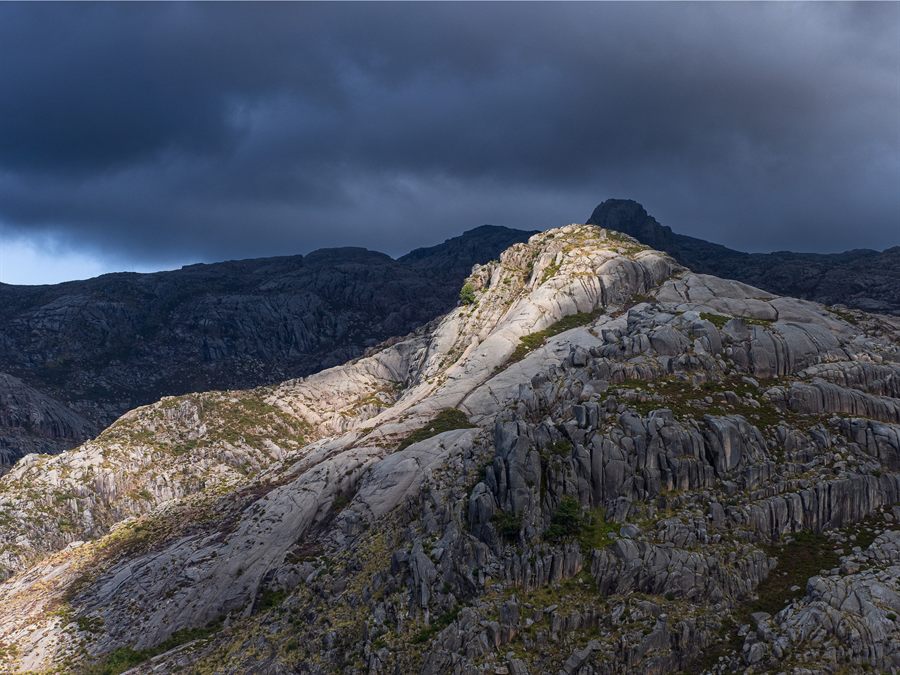 Montagnes de granit à perte de vue dans le Parc National de Peneda-Gerês